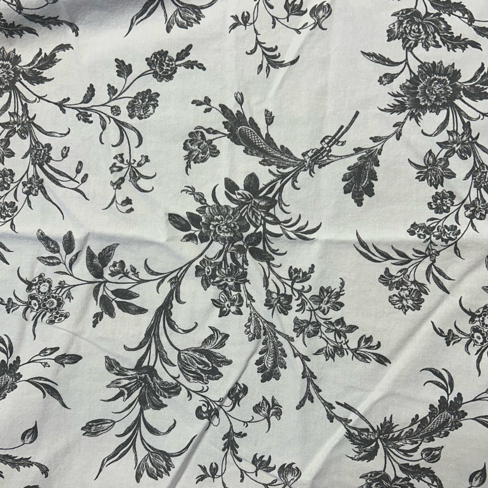 Floral Black and White Fabric 100% cotton 4.5 continues yards by 60”